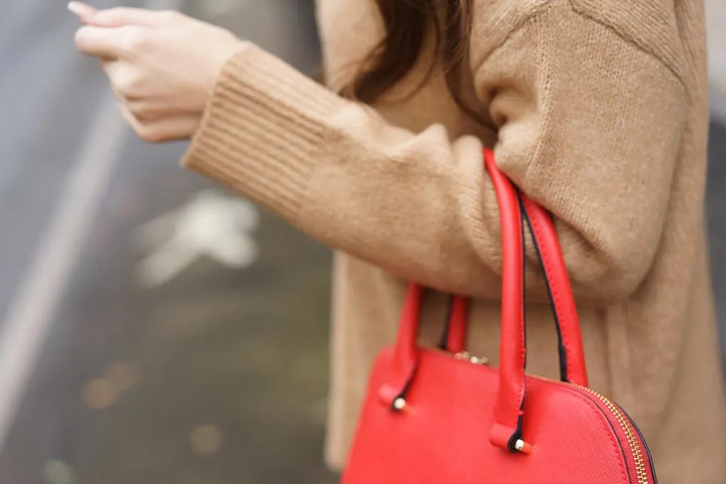 Guida alle tendenze - Borse rosse e come combinarle