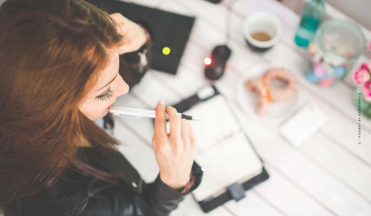 Uno stage in un'agenzia di modelle?! Esperienza con i modelli di cocaina