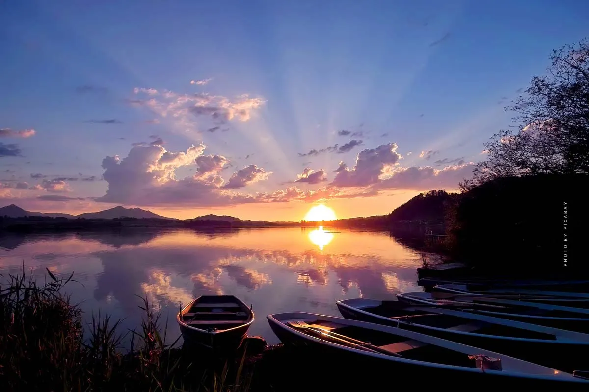 Vacanze al lago di Hopfen: Aria fresca sul lago di montagna - Hotel, Camping & Co. in Baviera