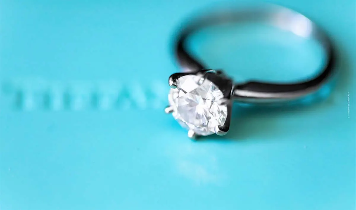 Tiffany & Co.: anello, collana, bracciale, orecchini e profumo - Brand & Story