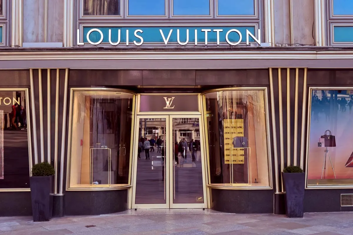 Shopping di lusso a Colonia (8 negozi): Louis Vuitton, Bulgari, Thomas Sabo e Co.