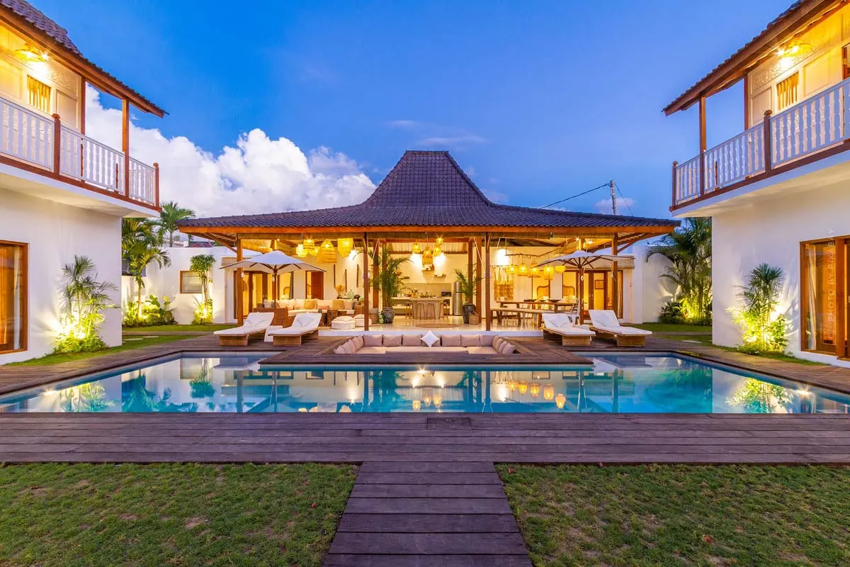 Inside Jeffrees house: Vita nelle Hidden Hills di LA