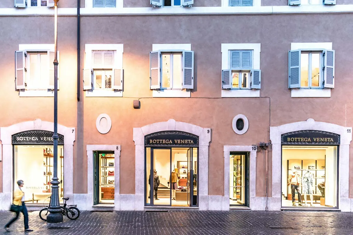 Bottega Veneta: scarpe, borse e pelletteria dal design minimalista