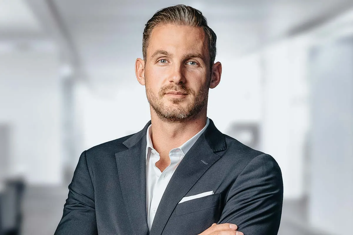 Intervista agente immobiliare Amburgo: Thorben Andrich sull'acquisto di beni immobili, costi e quartieri popolari in Amburgo