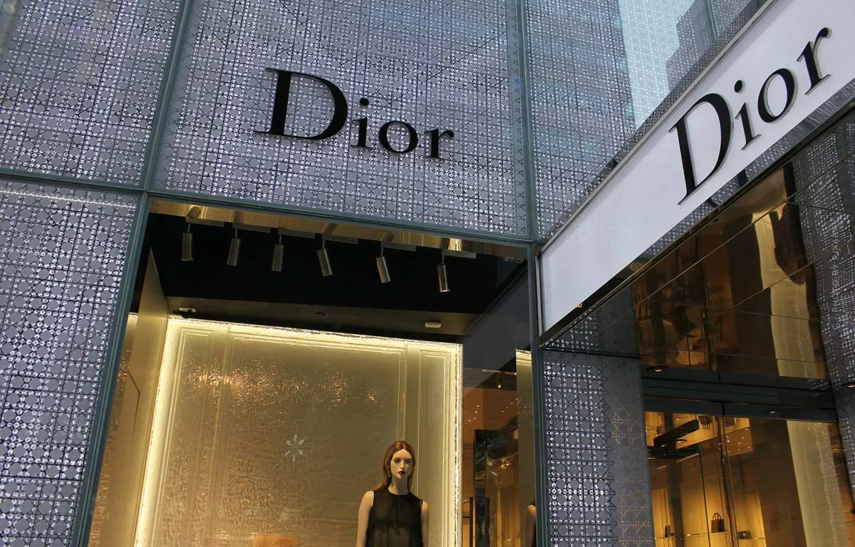 Dior J'adore: l'ode all'eleganza - profumo & significato