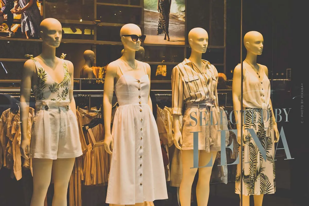 Marche americane: Donne x Uomini - Moda di Gap, Nike e Off-White