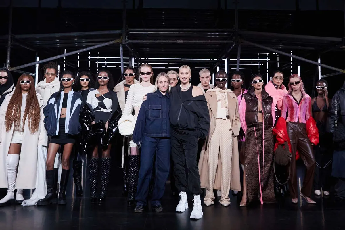 LeGer di Lena Gercke: moda casual per la città - AYFW