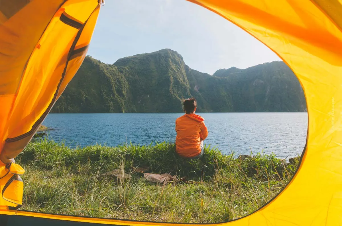 Campeggio e viaggi economici: Vacanze in tenda sul tetto con la famiglia