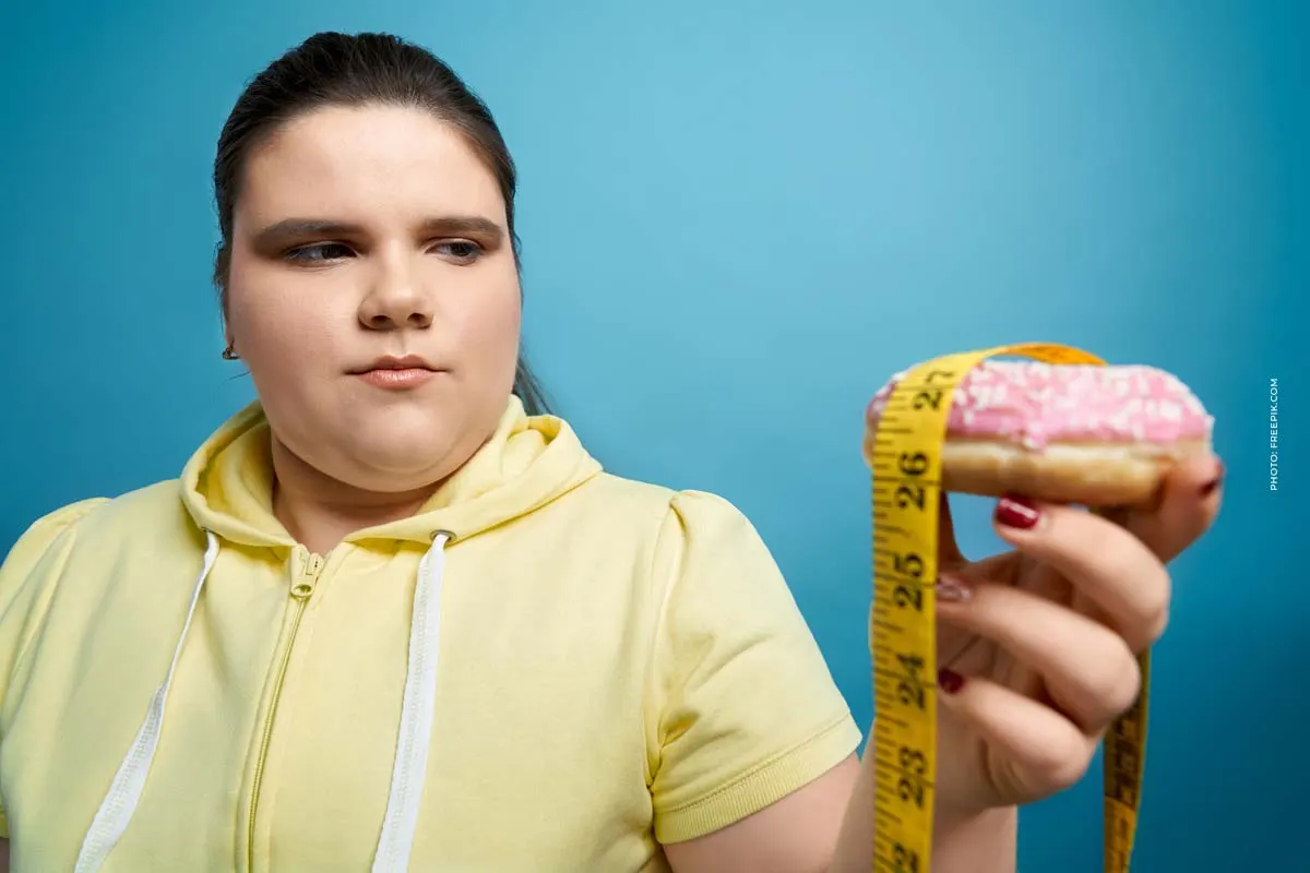 Calcolatore del fabbisogno calorico: Calcola online, gratuitamente "Quante calorie posso mangiare al giorno?".