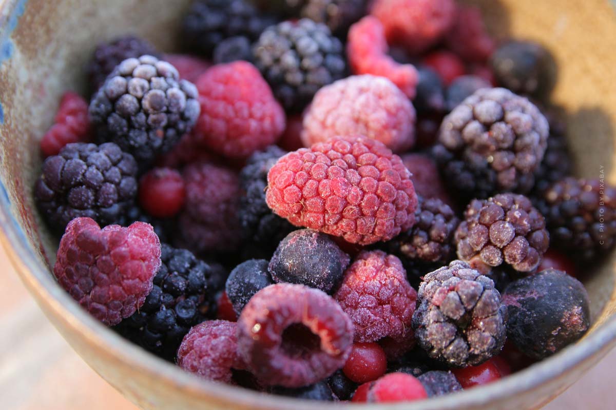 Smoothie ricco di vitamine con bacche