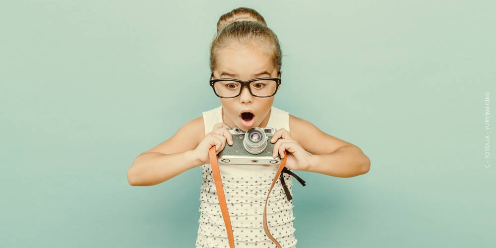 kinder-fotografie-fotografieren-lernen-online-workshop-tipps-grundlagen-kind-kamera-studio-ueberrascht