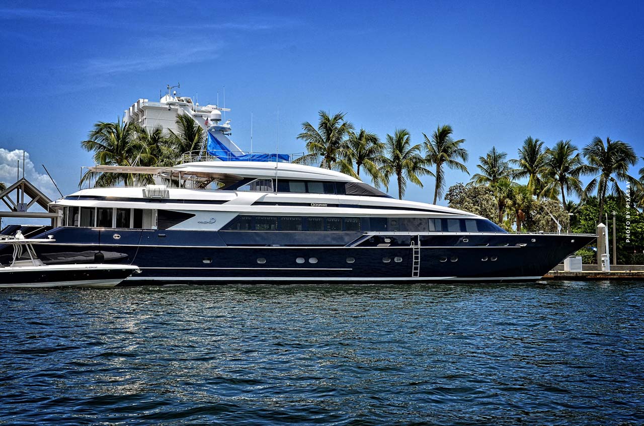 yacht-paradise-palms-luxury-brands-36-feet-long-exclusive-vip-interview-interior-design