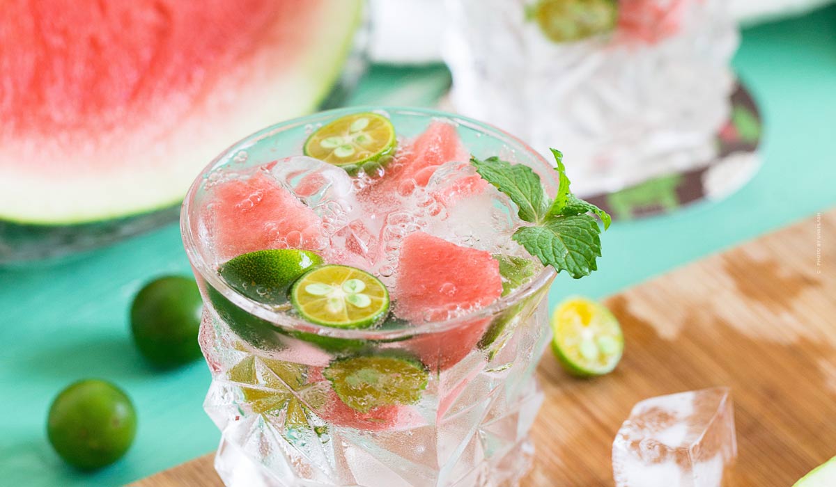 summer-drinks-with-without-aclohol-fruity-fresh-diy-pink-icecubes