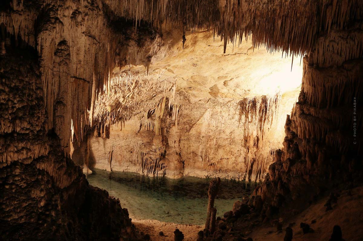 Consiglio segreto Biggesee: Atta-Höhle - scopri la grotta di stalattiti
