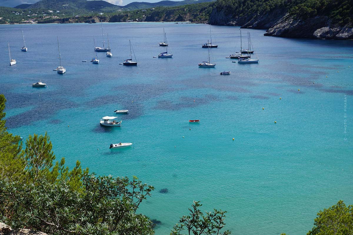 Ibiza: Party e lusso nelle Baleari (Christiano Ronaldo, Lionel Messi & Leonardo Dicaprio) - Hotspot dei personaggi famosi