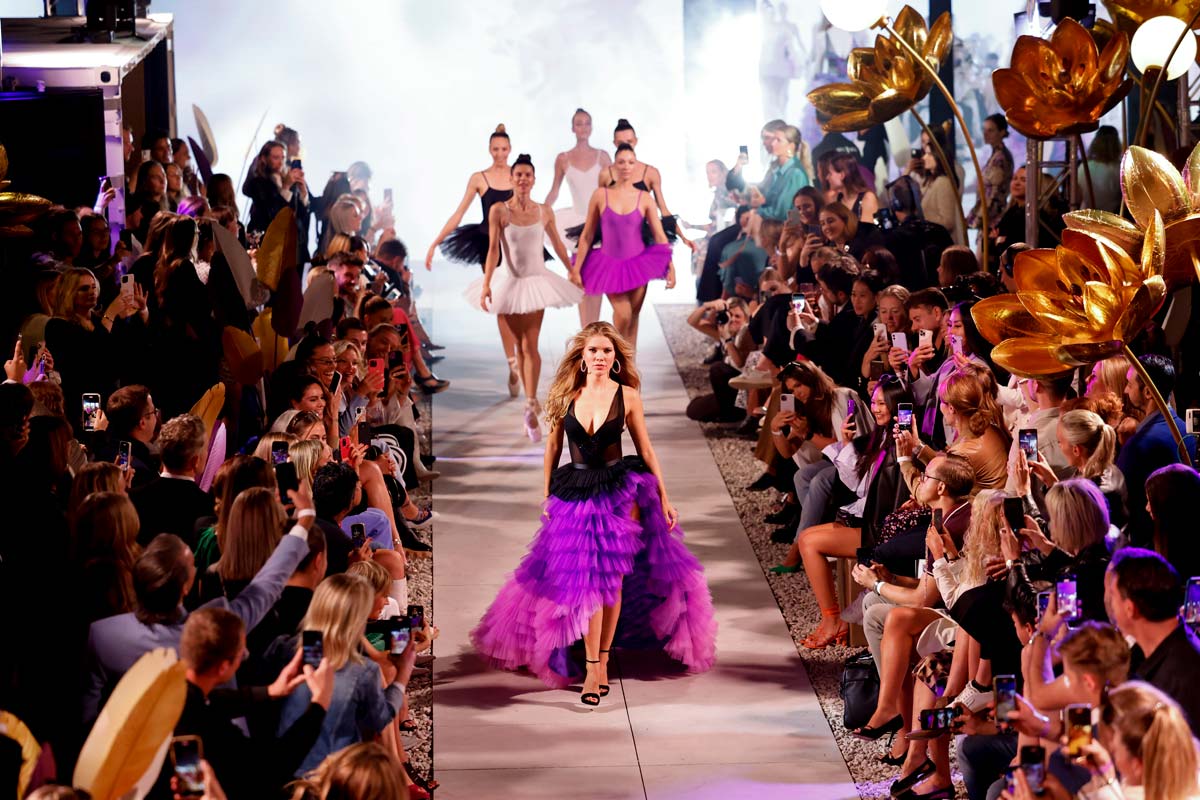 Lascana-berlin-fashion-week-2023-sommerkollektion-big-pink-dress