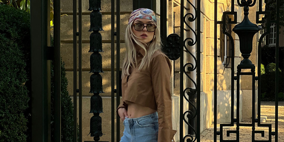 romina-interview-sunglasses-jeans-blon-hair-brwon-top