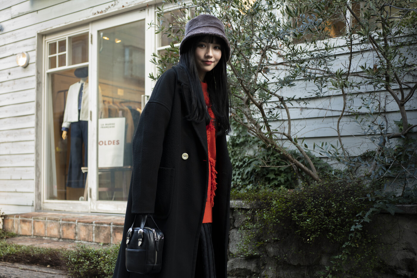 Bucket Hat tragen: Consigli di styling per le señorita & gli uomini