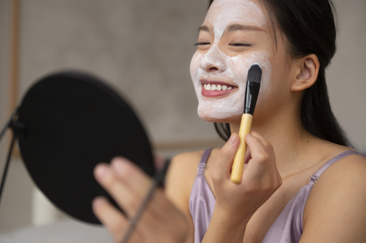 k beauty koreanerin skincare routine korean hautpflege serum gesicht glass skin pflege